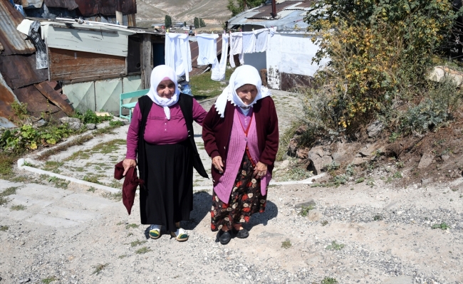 Torununun torununu görmenin mutluluğuyla yaşıyor